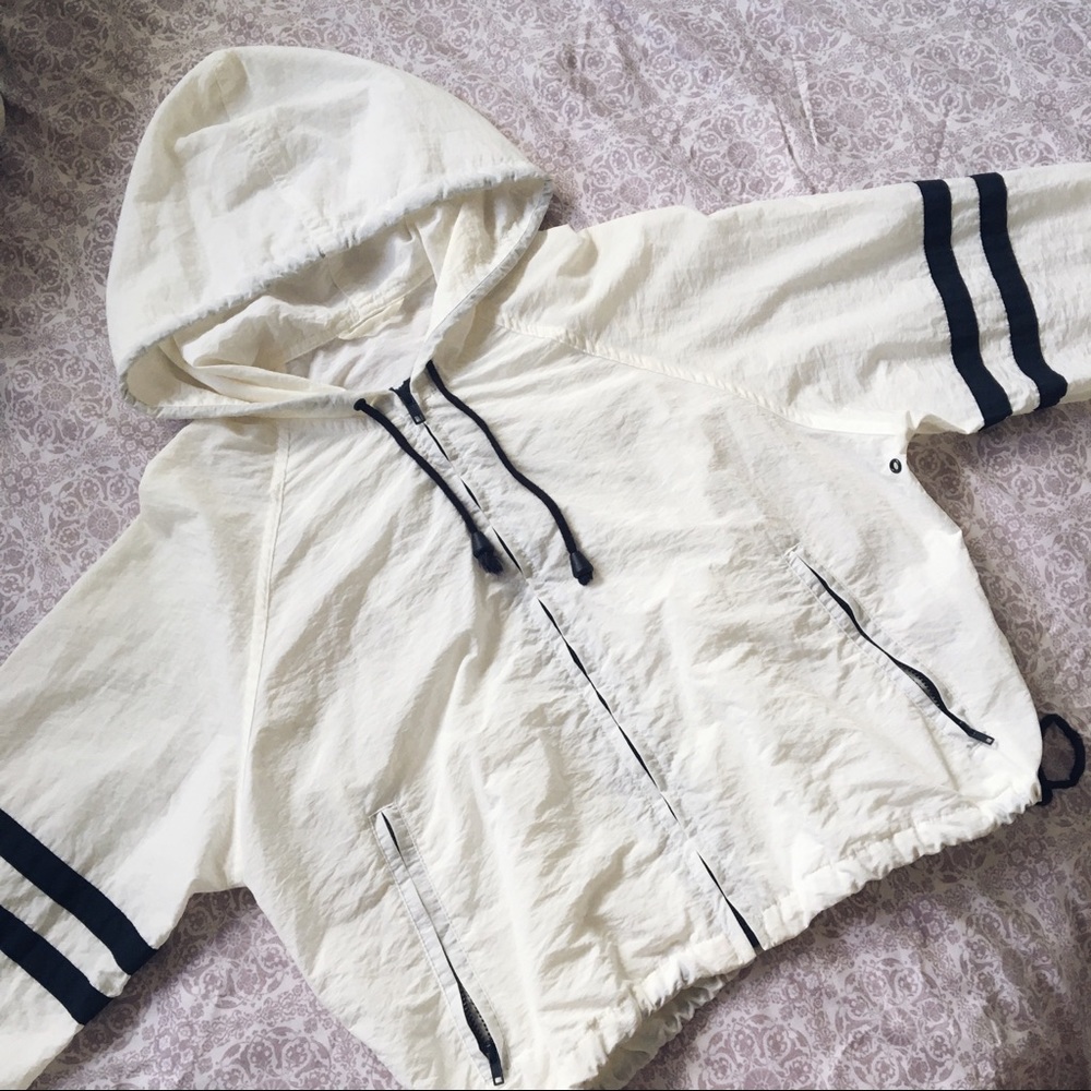 Cropped windbreaker